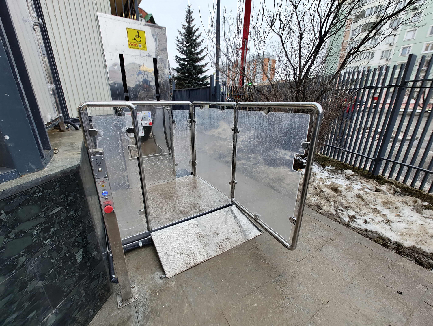 Уличный лифт-подъемник ВПМ-02: установка в Москве
